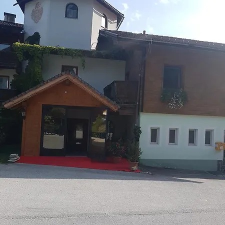 بيت ضيافة Landgasthof Astner